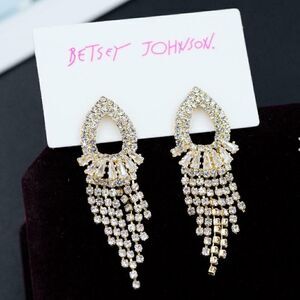 NWT BJ Dangle Pierced Earrings